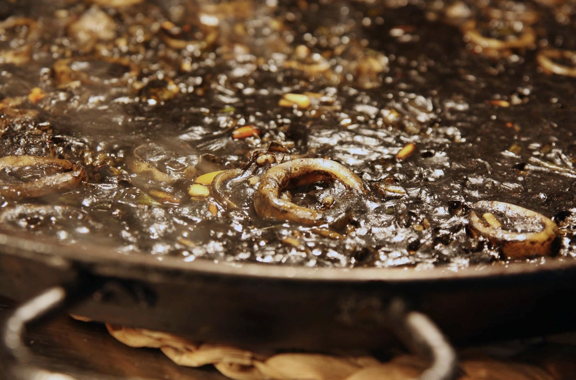 Arroz Negro con Ajetes - Bocana de Palos